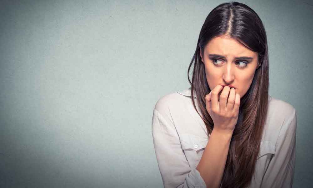 با اضطراب چه کنیم؟ علائم، ریشه‌ها و راهکارهای خانگی برای آرامش